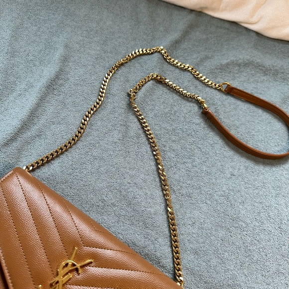 Yves Saint Laurent ENVELOPE CHAIN WALLET IN GRAIN DE POUDRE LEATHER - Picture 13 of 15